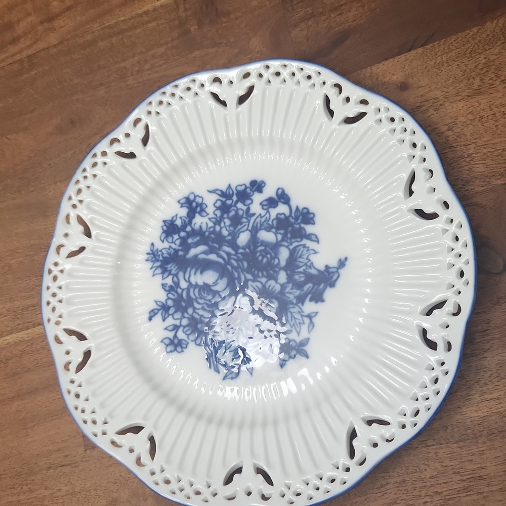 Home Essentials - decorative plate